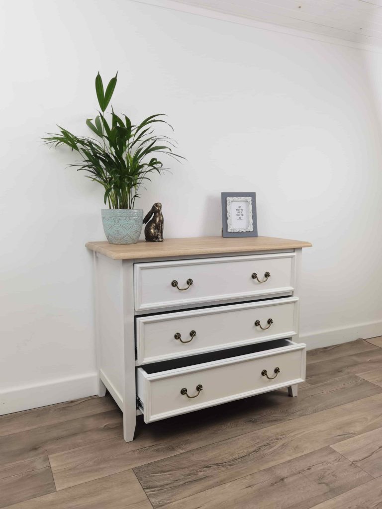 Bastille Chest 3 Drawers Antique White/Smoke (Oak)