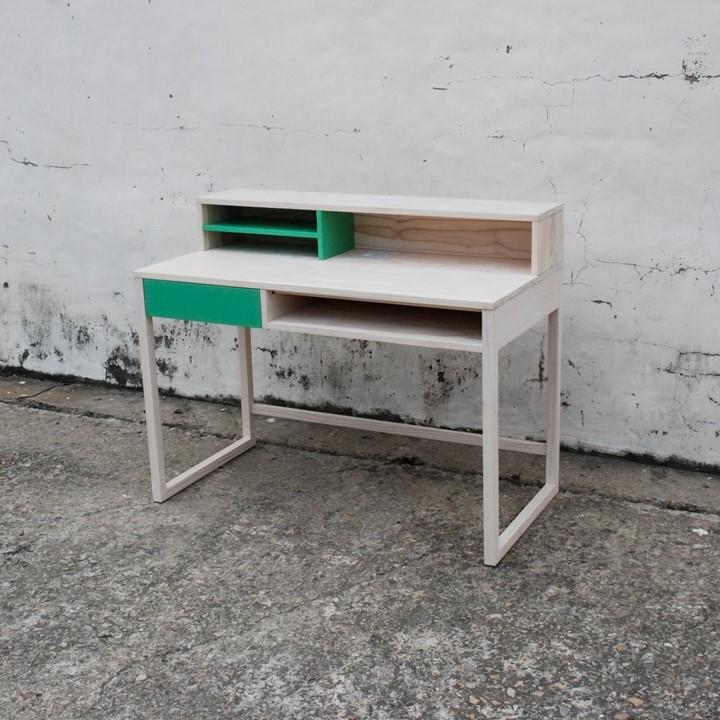 Plug & Play Workstation with Hutch – Coastal White (Pine) / Go Green - Image 4