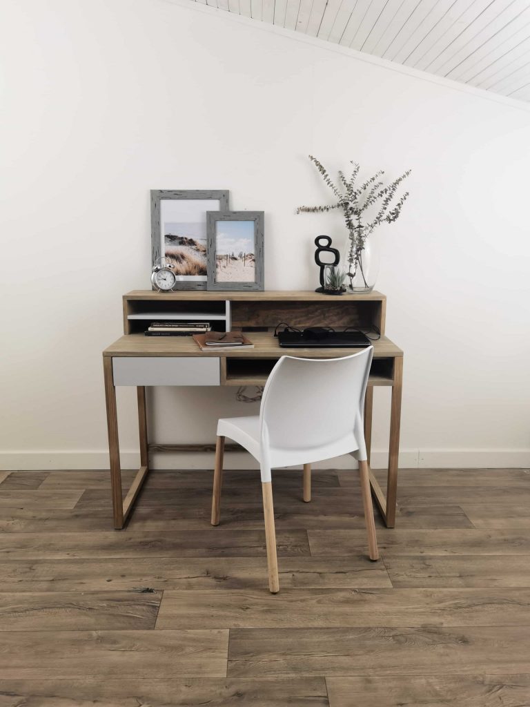 Plug n Play Workstation with Hutch – Weathered (Pine) Silver Grey