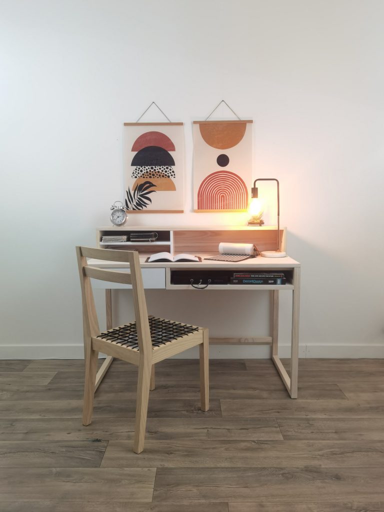 Plug n Play Workstation with Hutch – Coastal White (Pine) / White